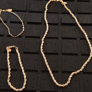 Necklace bracelet